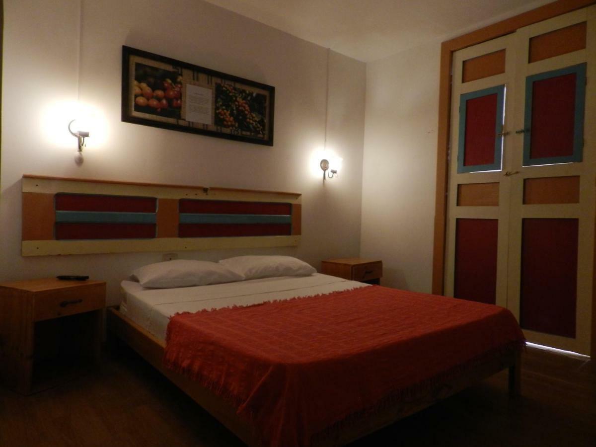 Hostal Don Jose ซานตาโรซา เดกาบัล ภายนอก รูปภาพ